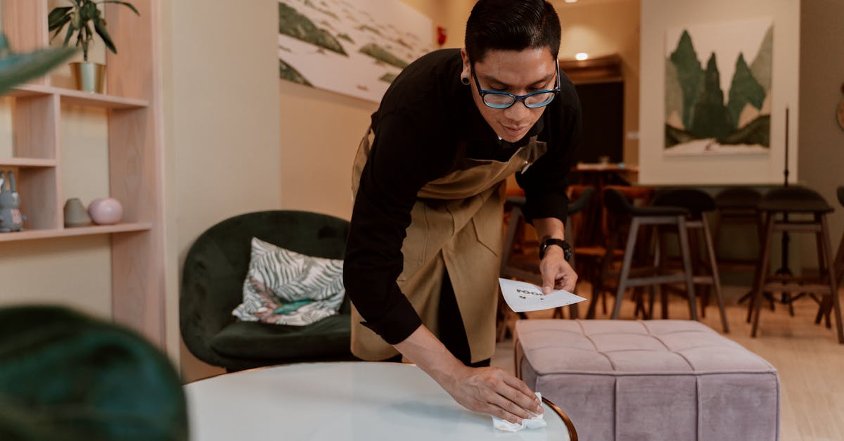 Coffee Shop Table Tidy Up
