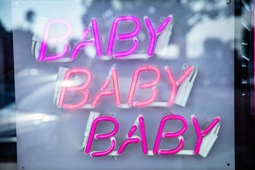 Gratis arkivbilde med baby, nærbilde, neon skilting