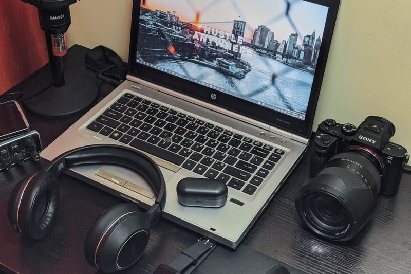 9. HP 935 Creator Wireless Mouse