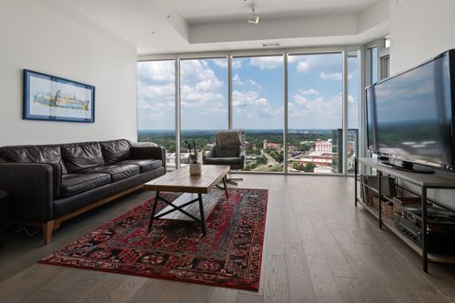 Free Spacious and elegant living room with a panoramic cityscape view through large windows. Stock Photo
