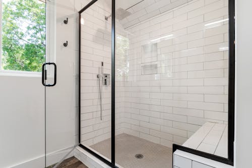 бесплатная Бесплатное стоковое фото с Ванная комната, кафельная стена, пустой Стоковое фото