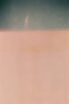 一张复古抽象照片，细节模糊，色调柔和