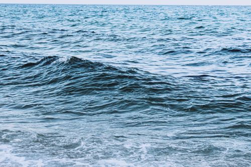 Free Peaceful scene of gentle ocean waves creating a calming seaside atmosphere. Stock Photo