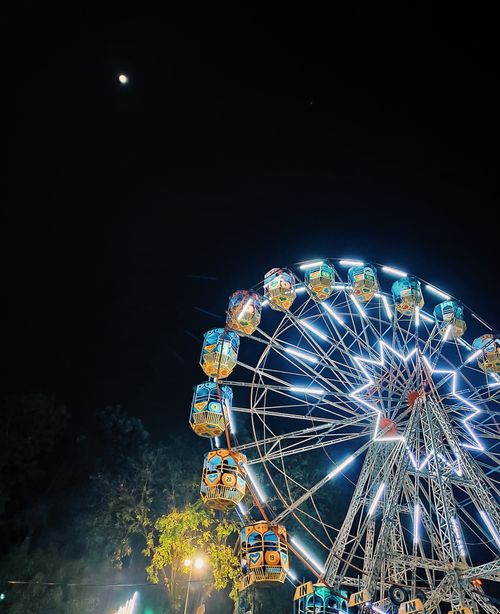 Free A brightly lit ferris wheel set against a clear night sky, capturing the essence of amusement and wonder. Stock Photo