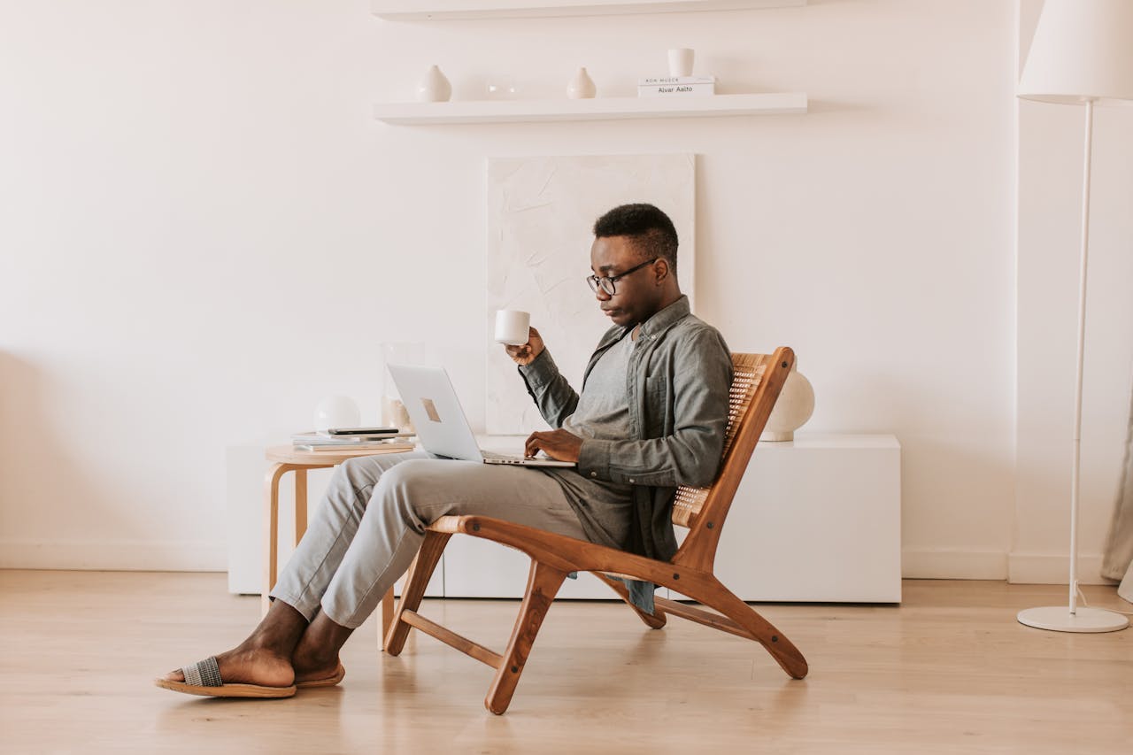 Man sitting with a laptop on his lap