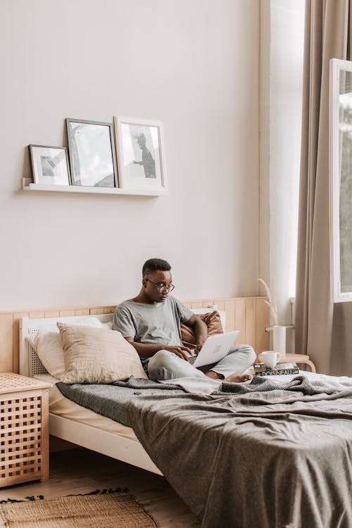 Foto profissional grátis de afro-americano, aluno, aprendizado remoto