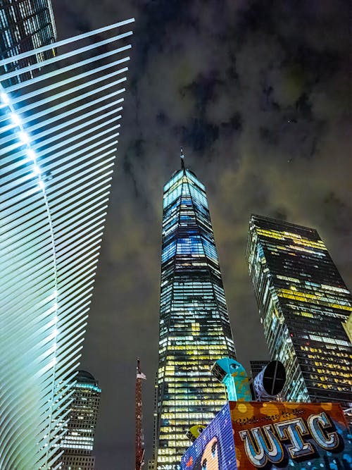Kostenloses Stock Foto zu dunkler himmel, ein world trade center, geschäftszentrum