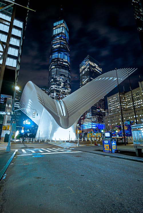 Kostenloses Stock Foto zu dunkler himmel, ein world trade center, geschäftszentrum