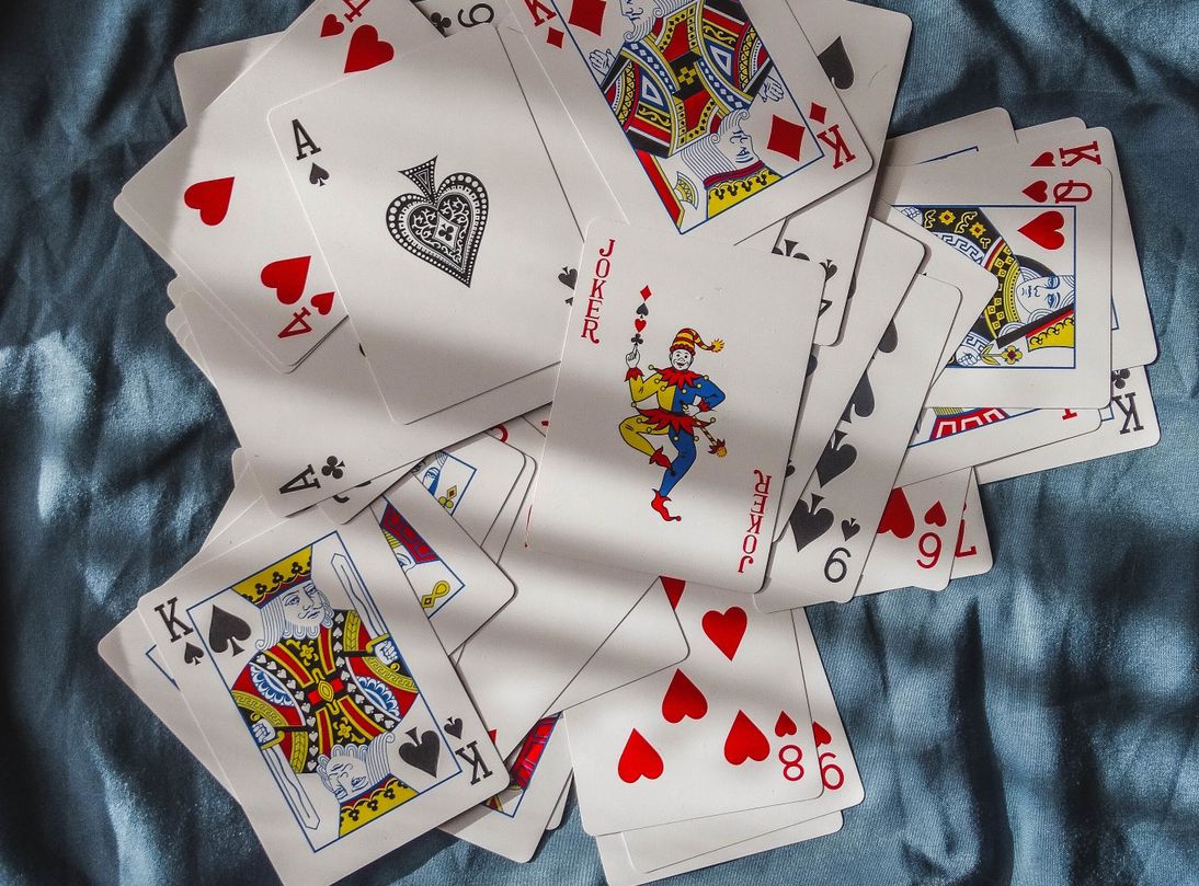 Online Casino: Spielautomaten und Live-Spiele im Überblick