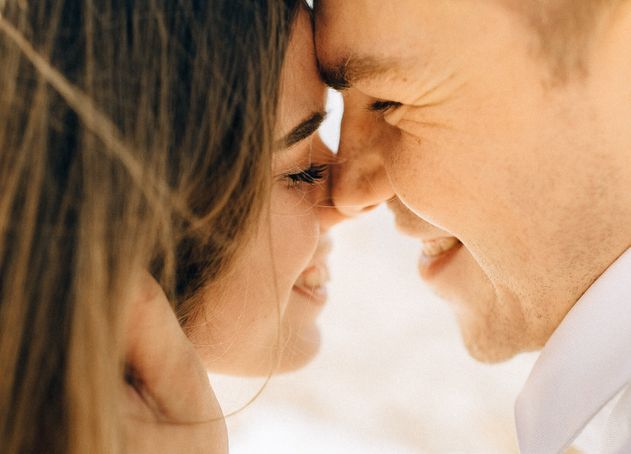 Online dating: starting a conversation on a niche platform
