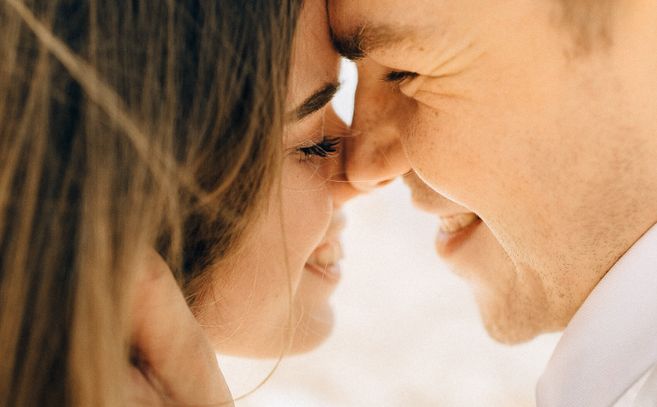 Online dating: starting a conversation on a niche platform