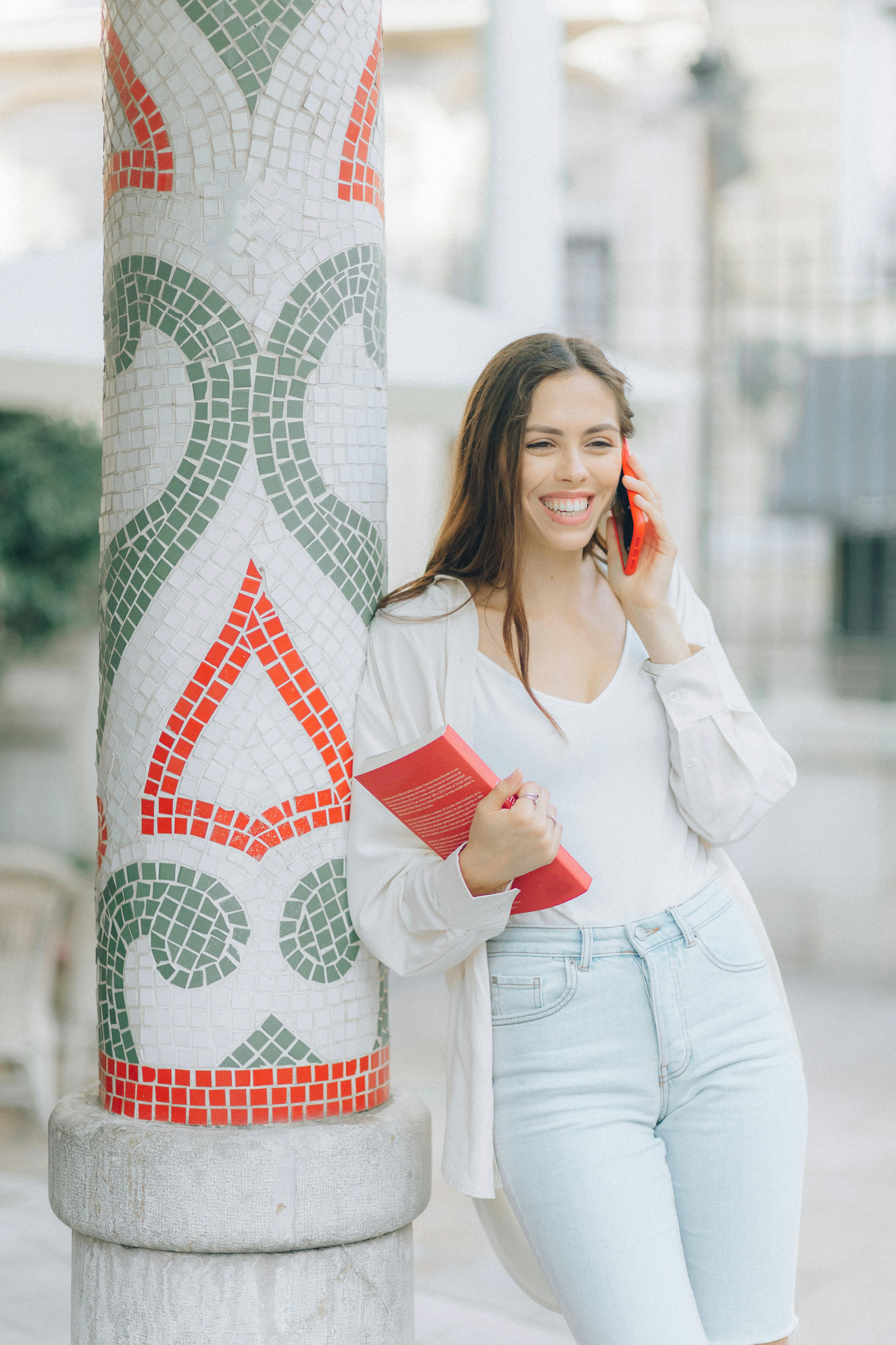 Woman Holding A Phone Smiling Photos, Download The BEST Free Woman Holding A Phone Smiling Stock