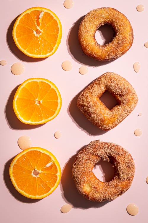 Gratis arkivbilde med appelsiner, dessert, donuts