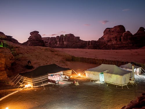 Foto profissional grátis de acampamento no deserto