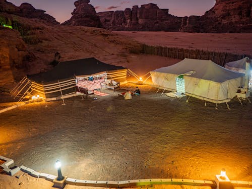 Foto profissional grátis de acampamento no deserto