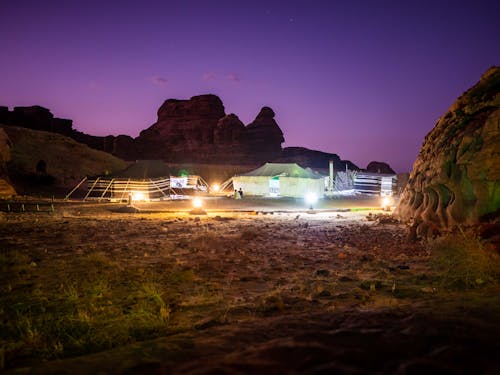 Foto profissional grátis de acampamento no deserto