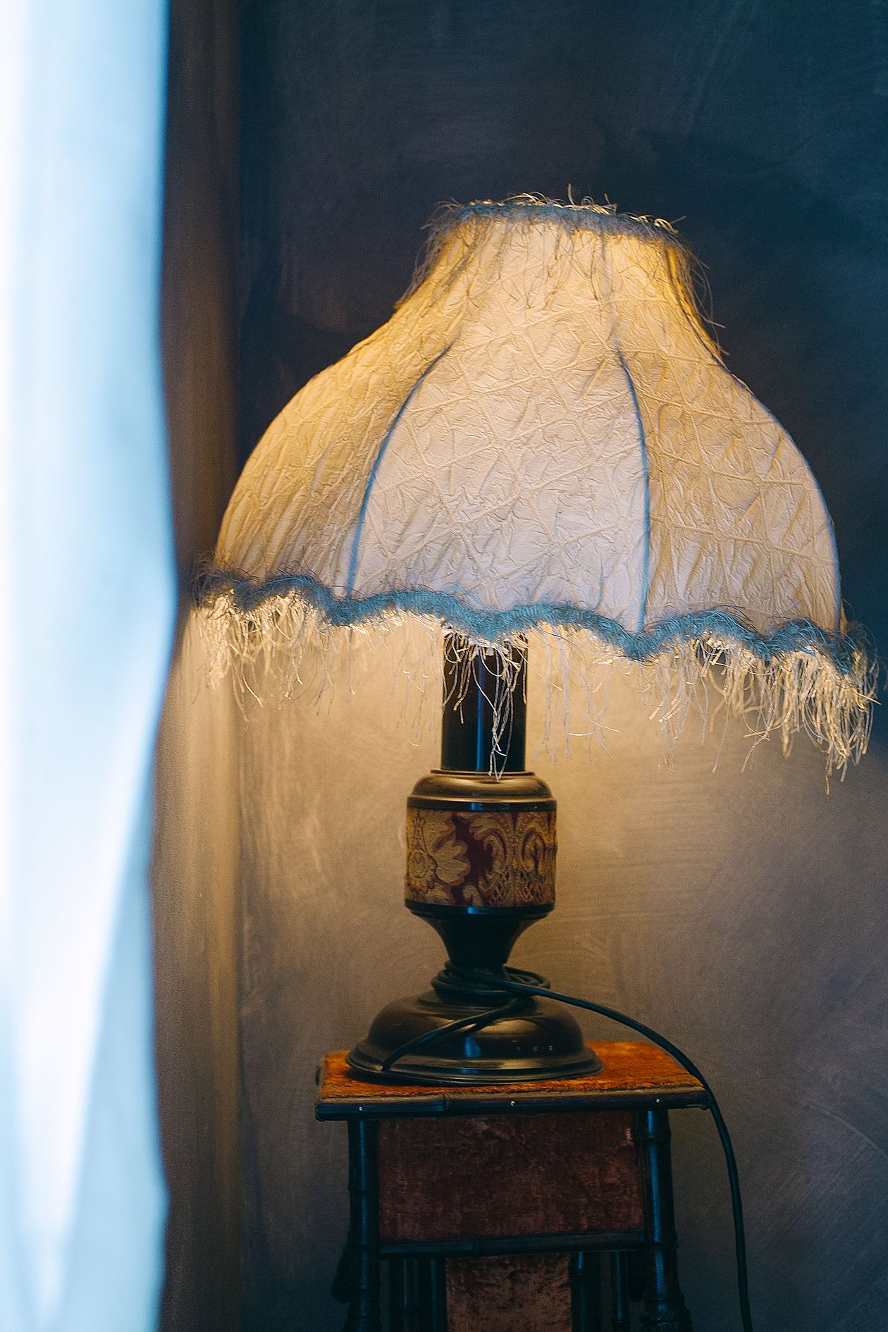 how to change a lampshade: a vintage lamp with a white lampshade on a wooden table