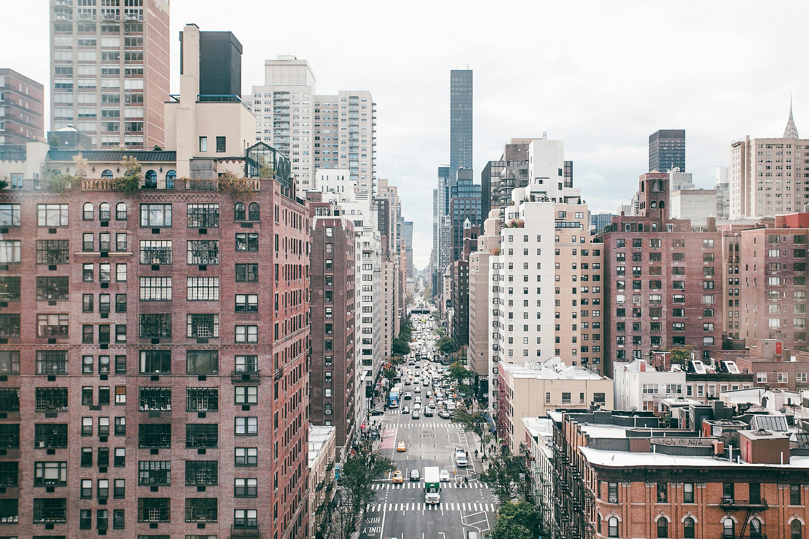 Cityscape with residential houses near road · Free Stock Photo
