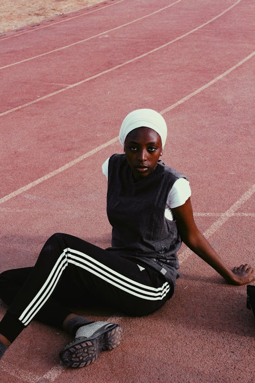 Slender black sportswoman on track · Free Stock Photo