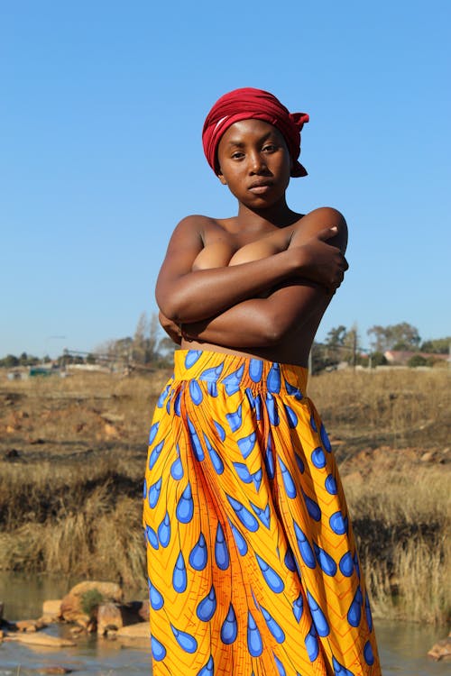 Δωρεάν στοκ φωτογραφιών με αγκαλιά, άνθρωπος, Αφρικανή