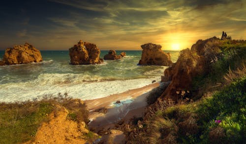 Immagine gratuita di bagnasciuga, formazioni rocciose, fotografia della natura