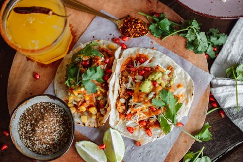 Free Delicious Mexican tacos with vibrant ingredients, perfect for food lovers. Stock Photo
