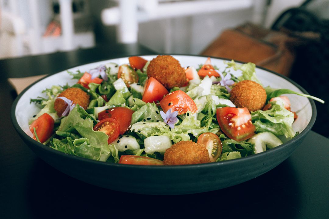 Healthy Summer Salads: 8 Protein-Rich Recipes for Indian Kitchens 2 A large colourful salad bowl with fresh greens, tomatoes, and roasted vegetables — the kind of protein-rich vegetarian bowl that works as a full summer meal.