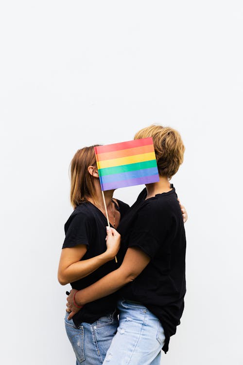 Fotos de stock gratuitas de abrazando, bandera arcoiris, bandera del orgullo gay