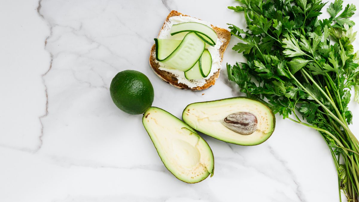 Toast with avocado and cucumber