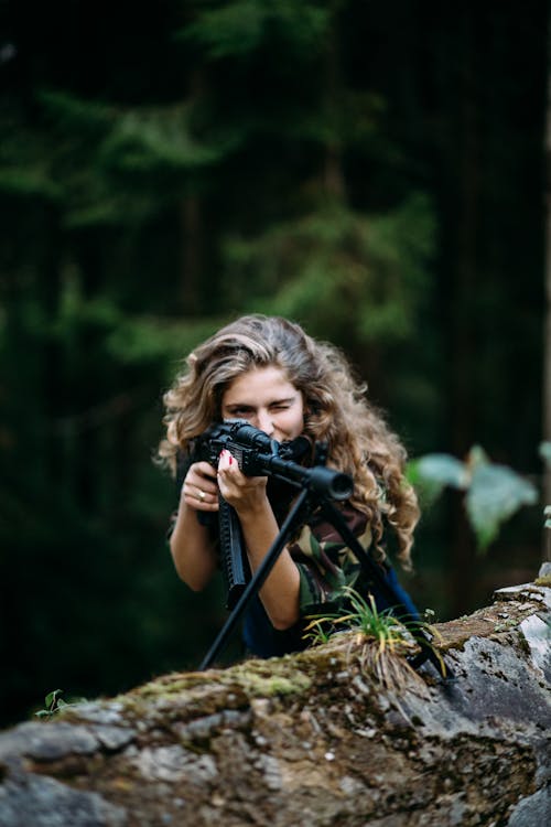 Základová fotografie zdarma na téma dlouhé vlasy, držení, kudrnaté