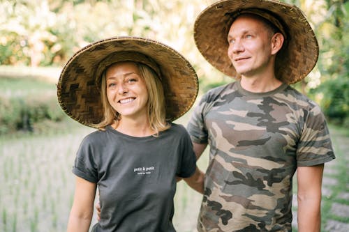 Foto profissional grátis de alegre, aventura, casal