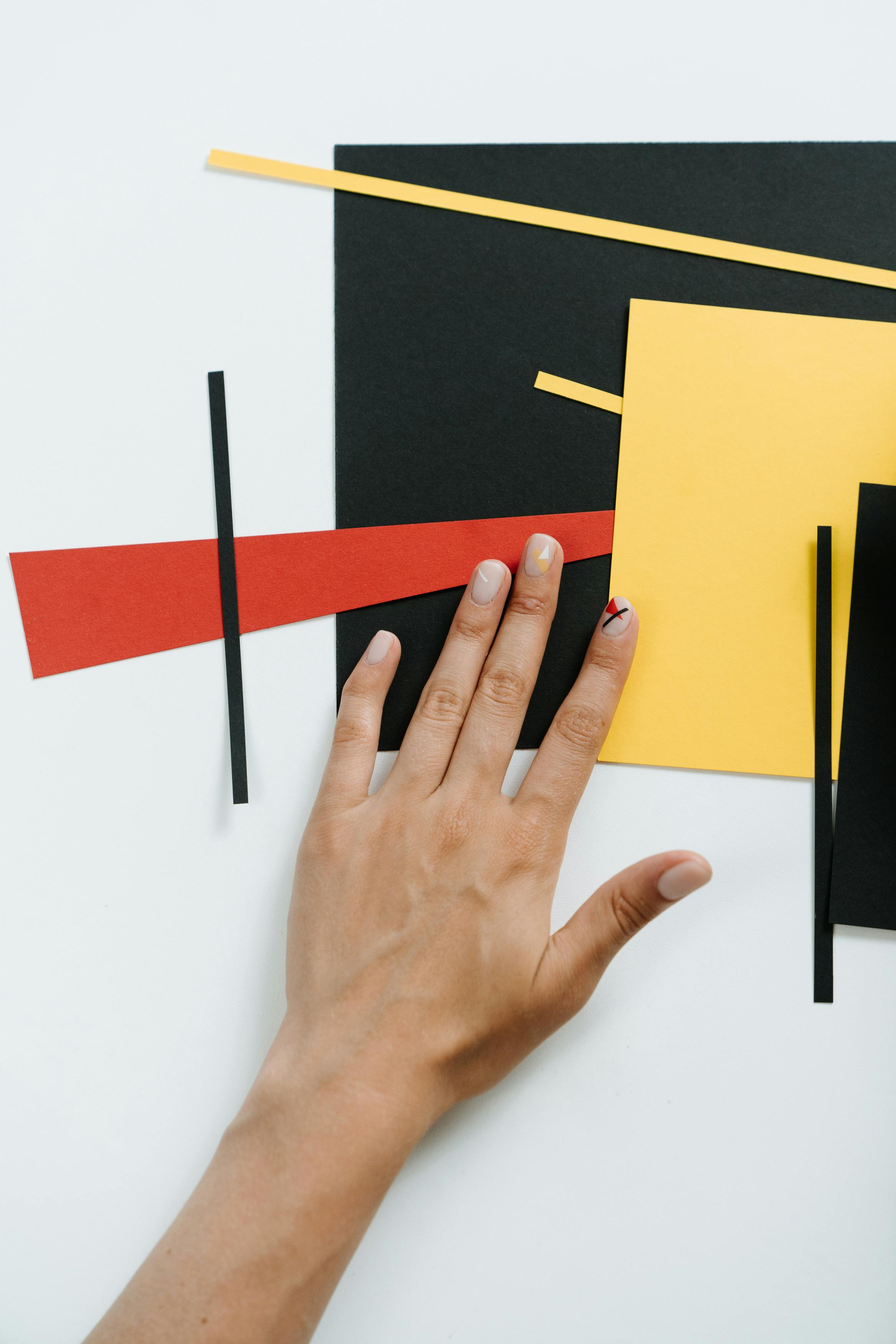 De franc Persones Mà Esquerra Sobre Paper Groc Foto d'estoc