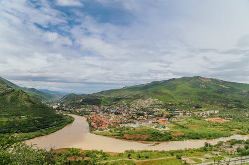 Green Mountains Under White Clouds