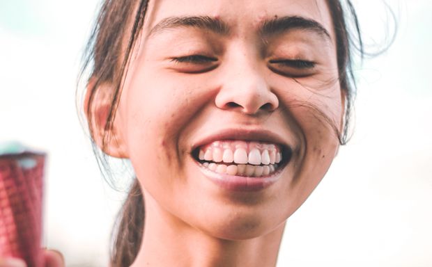 Online dating: starting a conversation on a niche platform