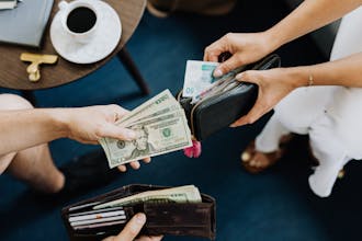 Cómo negociar salario y beneficios en entrevistas laborales Cómo negociar salario y beneficios en entrevistas laborales