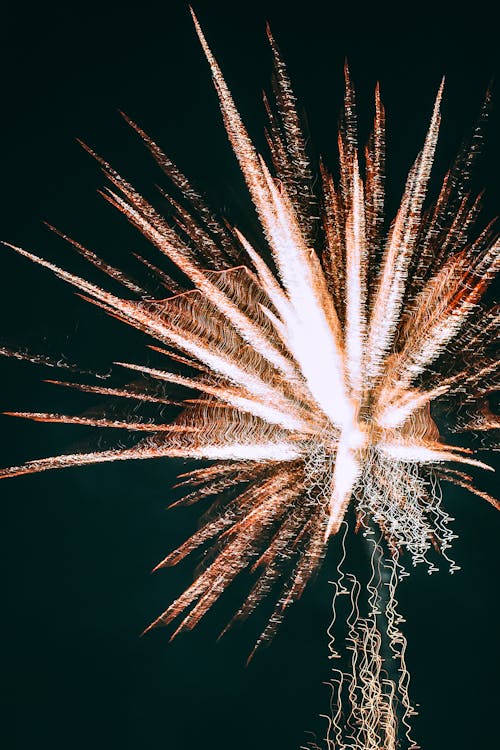 Fuegos Artificiales Blancos En El Cielo