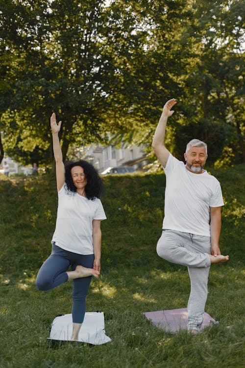 Photos gratuites de couple, entraînement, faire de l'exercice