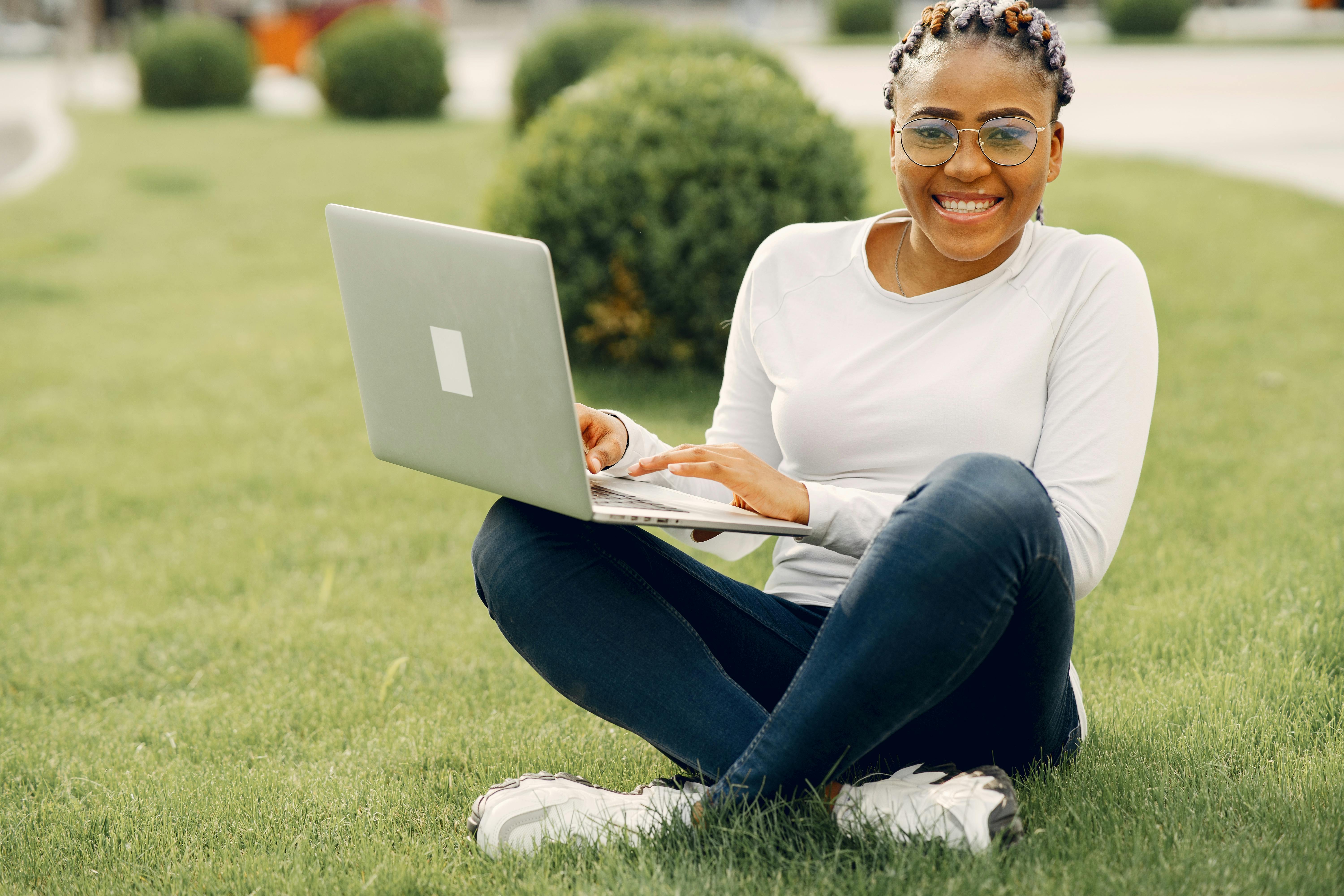 Digital Nomads Rejoice: Agoda's Top Picks for Remote Work in Asia — Photo by Gustavo Fring on Pexels