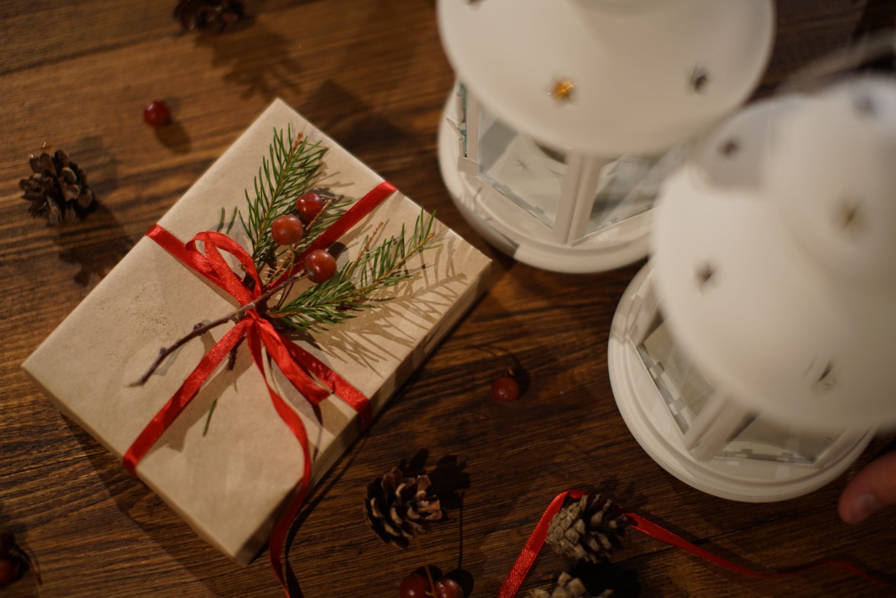 Kerstcadeaus mooi inpakken zonder een halve hobbywinkel leeg te kopen