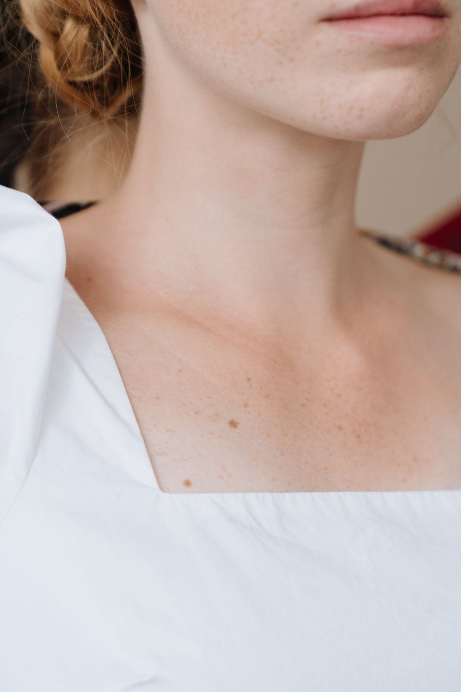 A woman&rsquo;s neck and d&eacute;colletage with natural freckling