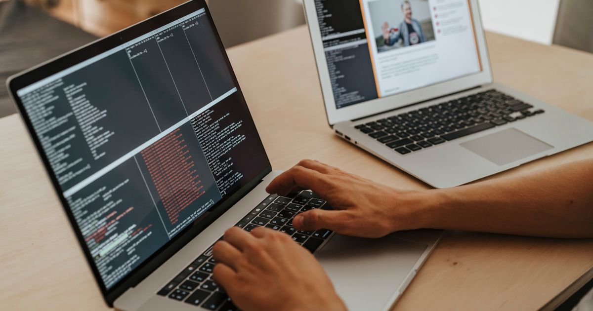 Python hay JavaScript: nên học ngôn ngữ nào trước?