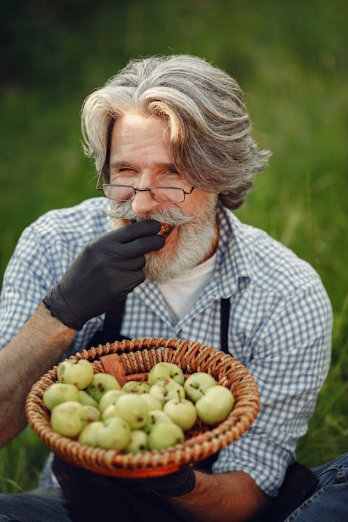 Fotobanka s bezplatnými fotkami na tému brada, jablká, muž