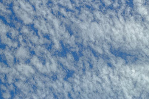 Blue sky with thin white clouds · Free Stock Photo