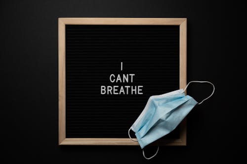 Free From above of face mask on blackboard with I Cant Breathe title during COVID 19 pandemic Stock Photo