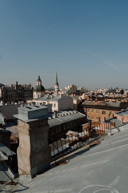 Gratis lagerfoto af arkitektur, blå himmel, by