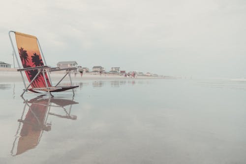 Photos gratuites de bord de mer, chaise, ciel