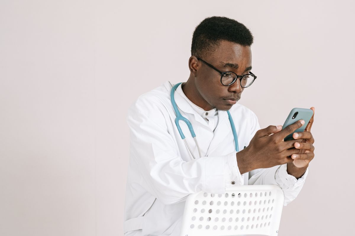 IA santé : 66 millions d’Américains consultent des chatbots, un risque