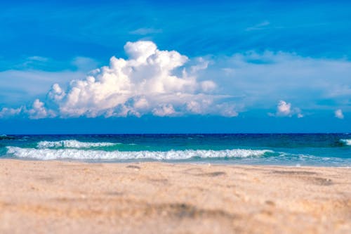 Бесплатное стоковое фото с берег моря, бирюзовый, волны