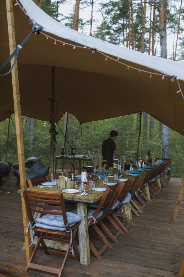 Outdoor event tent setup