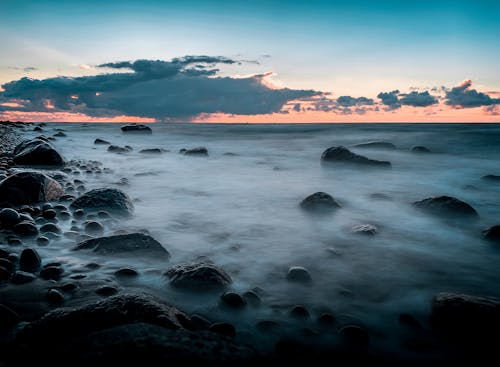 akşam, akşam karanlığı, deniz içeren Ücretsiz stok fotoğraf